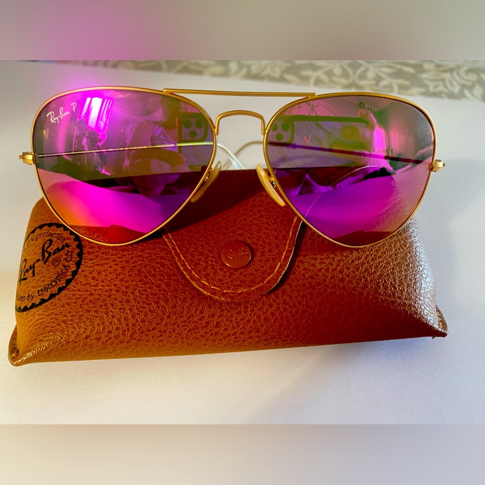 Ray Ban pink Aviator glasses.